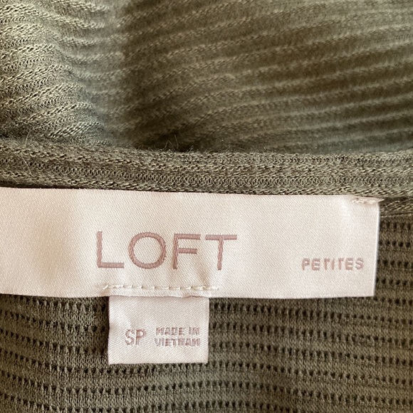 Loft SP green sleeveless V Neck top - Picture 7 of 9